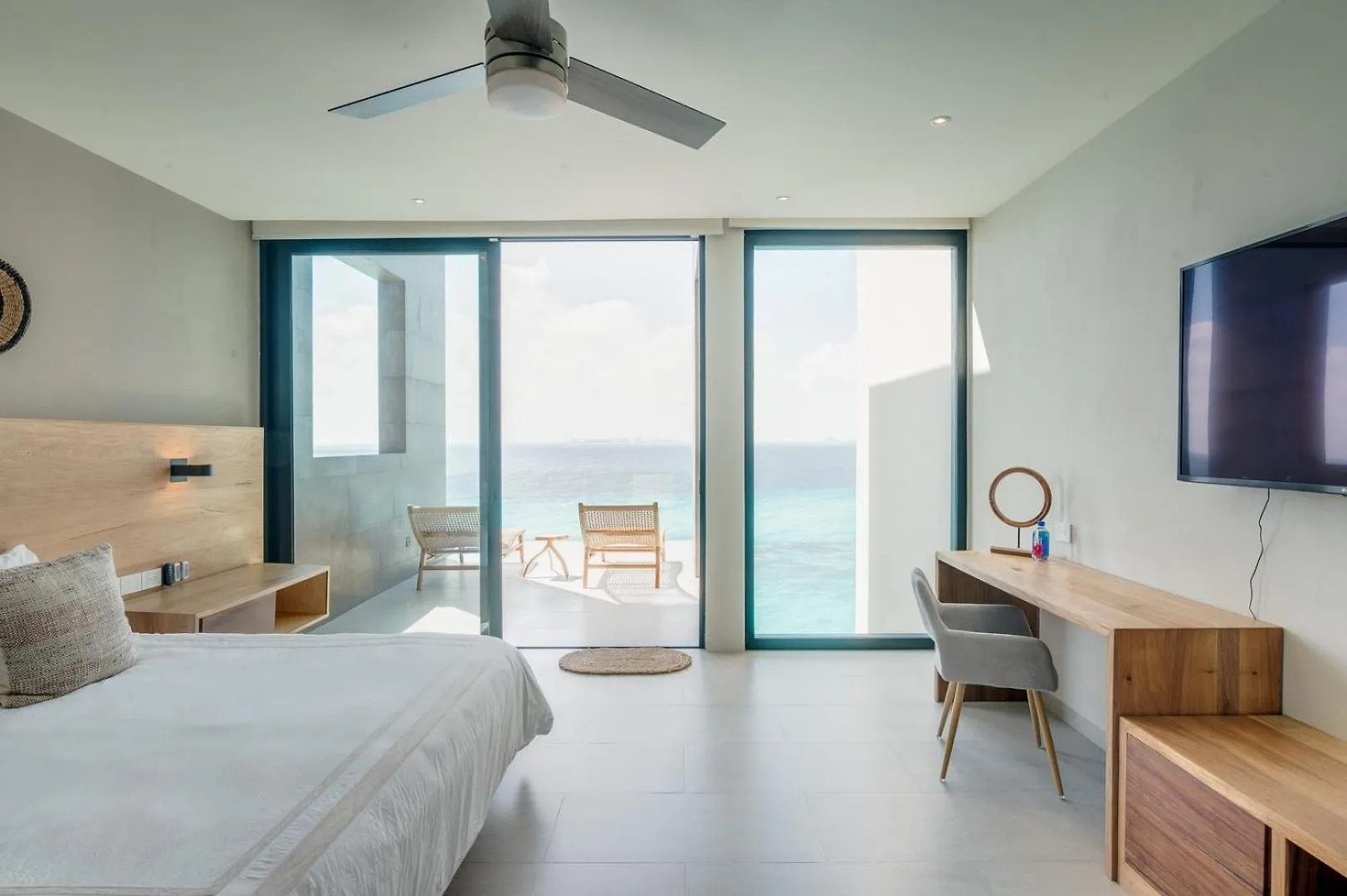 Luxury Oceanfront Villa In Isla Mujeres